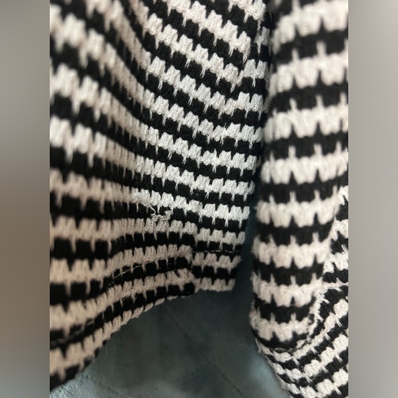 Women's Unknown Source Long Sleeve Blouse with "Balloon" Sleeves - Picture 2 of 4